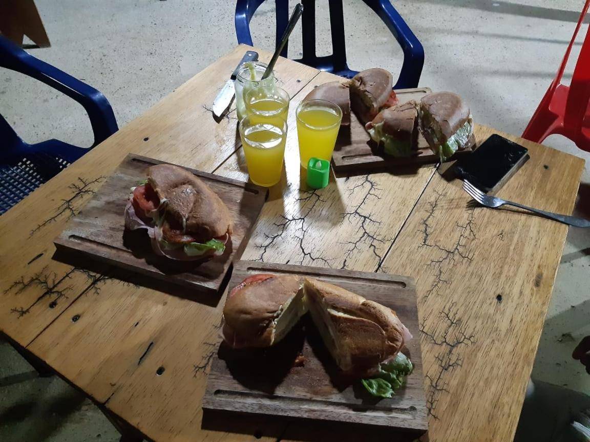 Hostal Cano Nevera Ла-Макарена Экстерьер фото